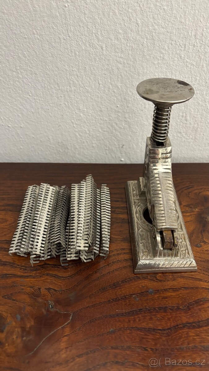 Zdobená Sešívačka - Historismus - 6