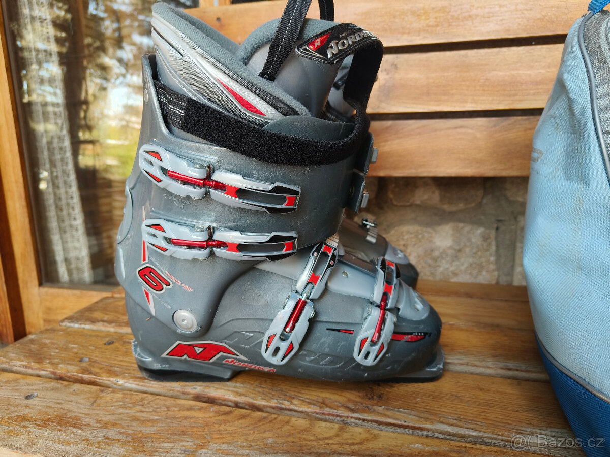 Prodám velmi zachovalou lyžařskou soupravu použitou tak 4x - 6