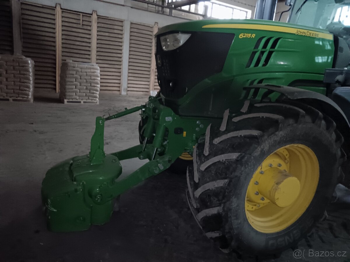 Traktor John Deere 6215 R - 6