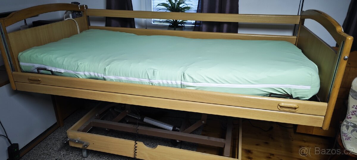 Invalidní elektrická polohovací postel - 6