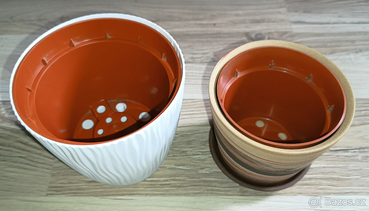 Sada 5 ks plastových květináčů + 4 ks květníků - 6