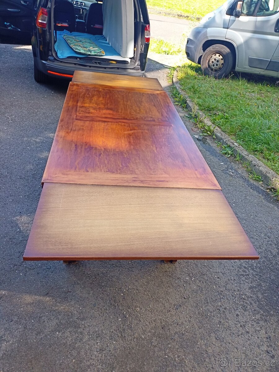 Prodám krásnou antik jídelní sestavu-stůl rozkládací+6 x žid - 6