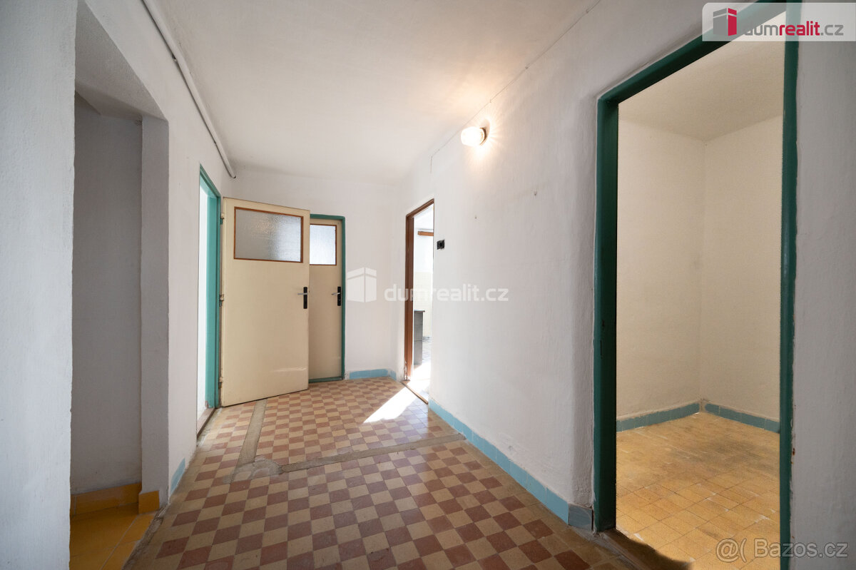 K prodeji, rodinný dům s garážemi, chlévy, stodolou, sýpkou - 6