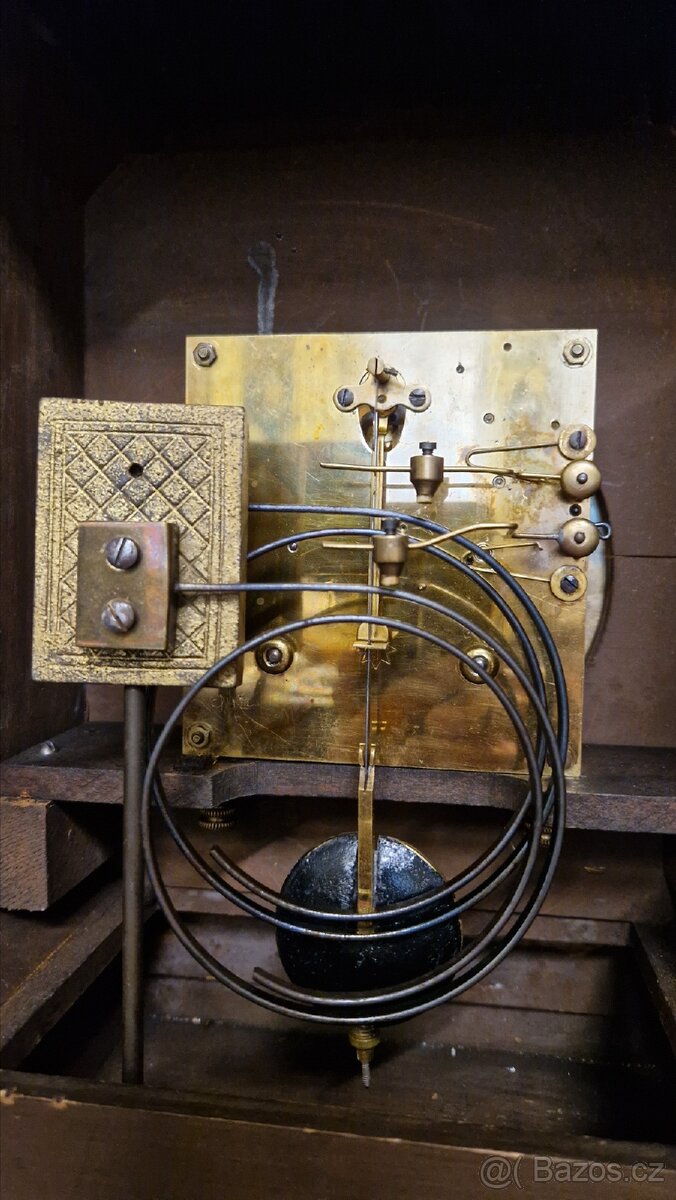 KRBOVÉ HODINY,JUNGHANS - 6