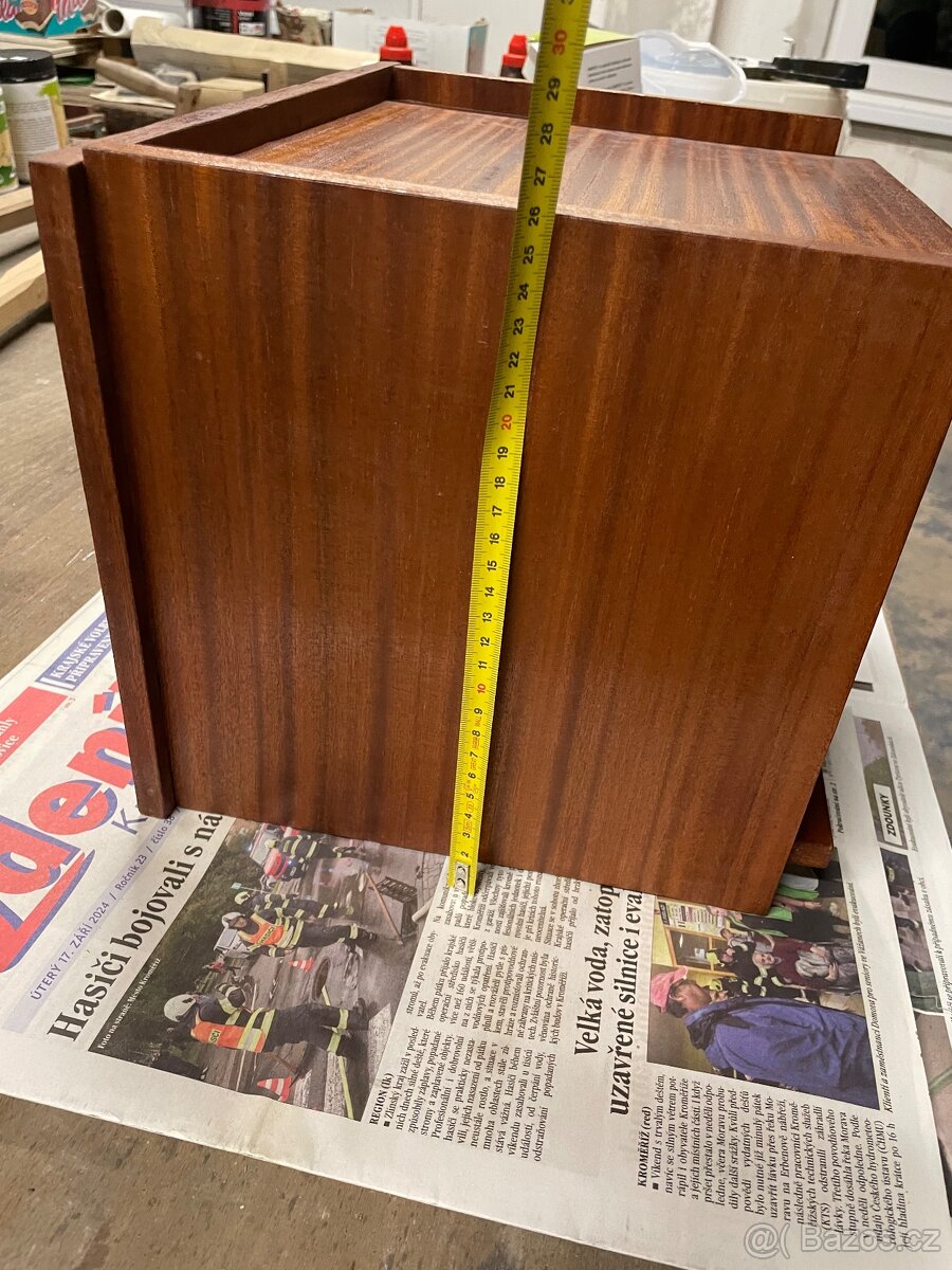 Dřevěná polička - 6