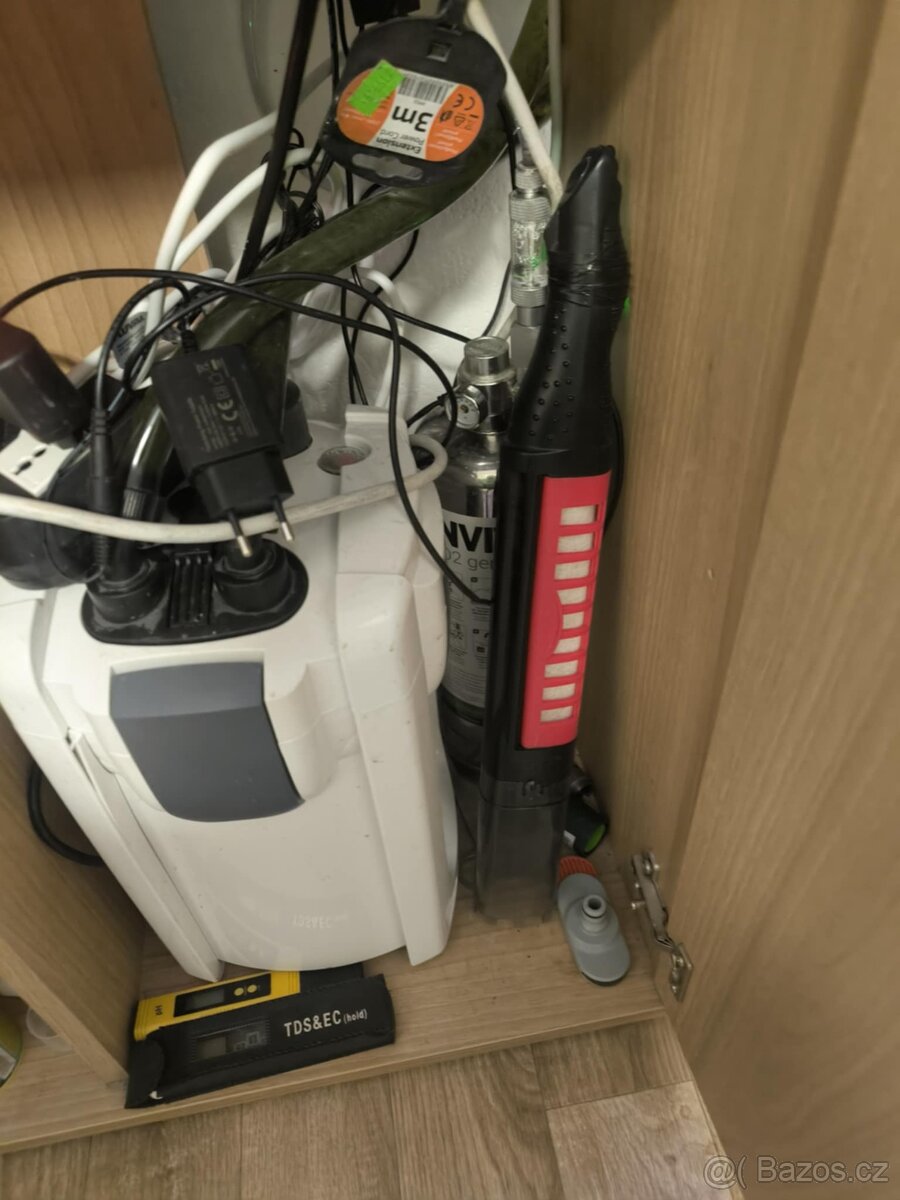 Akvárium s příslušenstvím - 6