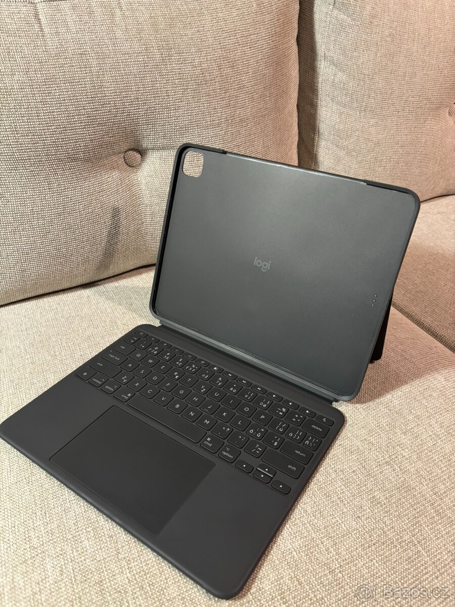 iPad Pro 13" (2024, M4) Cellular, 256 GB + Logitech Combo T - 6