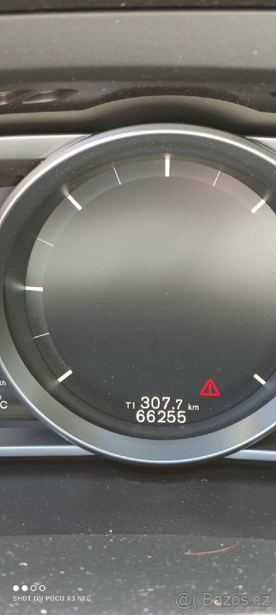 Prodám náhradní díly z havarovaného vozidla Volvo V40 - 6