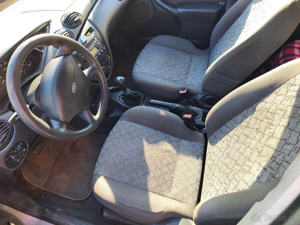 Ford Focus 1.4 benzin 55kw rok 2001 - 6