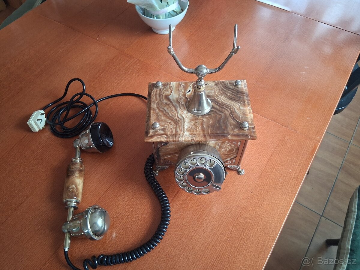 Pozlacený telefon - 6