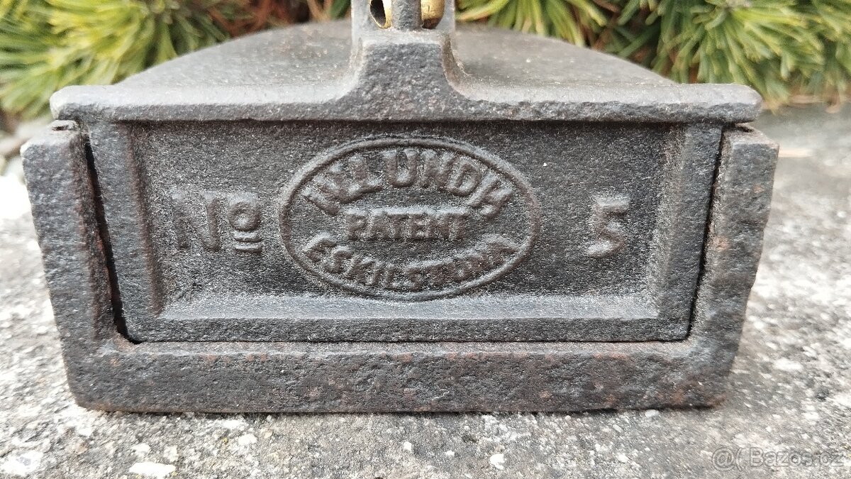 Stará žehlička patent W.LUNDH No 5 nahřivacím tělískem. - 6