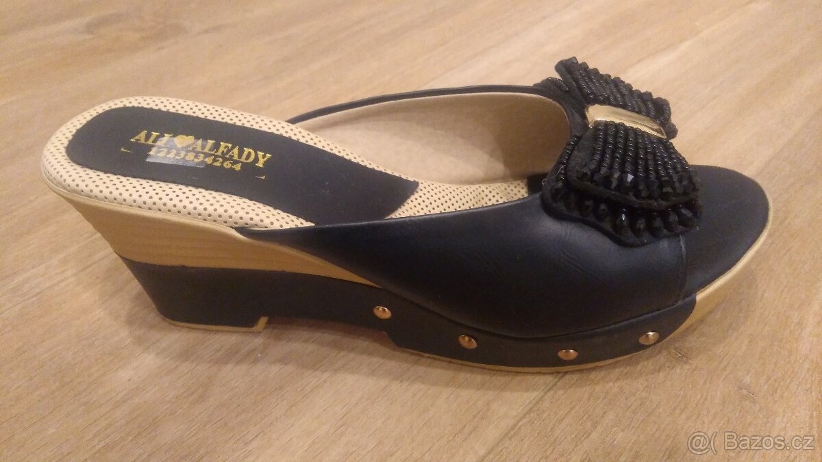 Nové sandály na klínku - 6