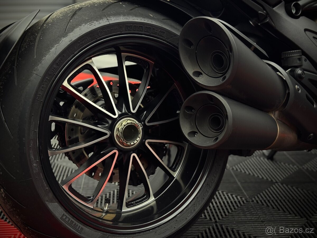 Ducati Diavel Carbon 2017 - 6