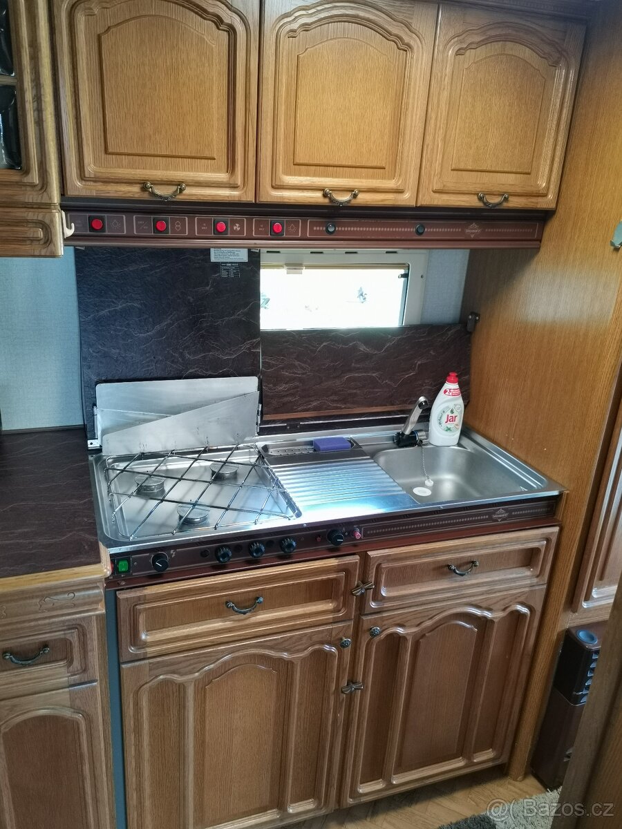 Karavan Hobby 495 Prestige - SOLÁRY - 6