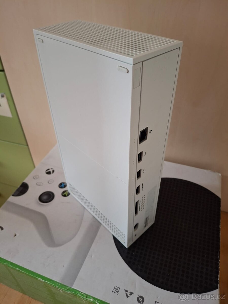 XBOX SERIES S 1,5 TB + 2 ovladače - 6