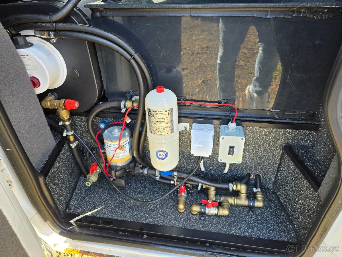 Prodám speciál MB Sprinter 519 CDI, 4x4 - částečně pancéřova - 6