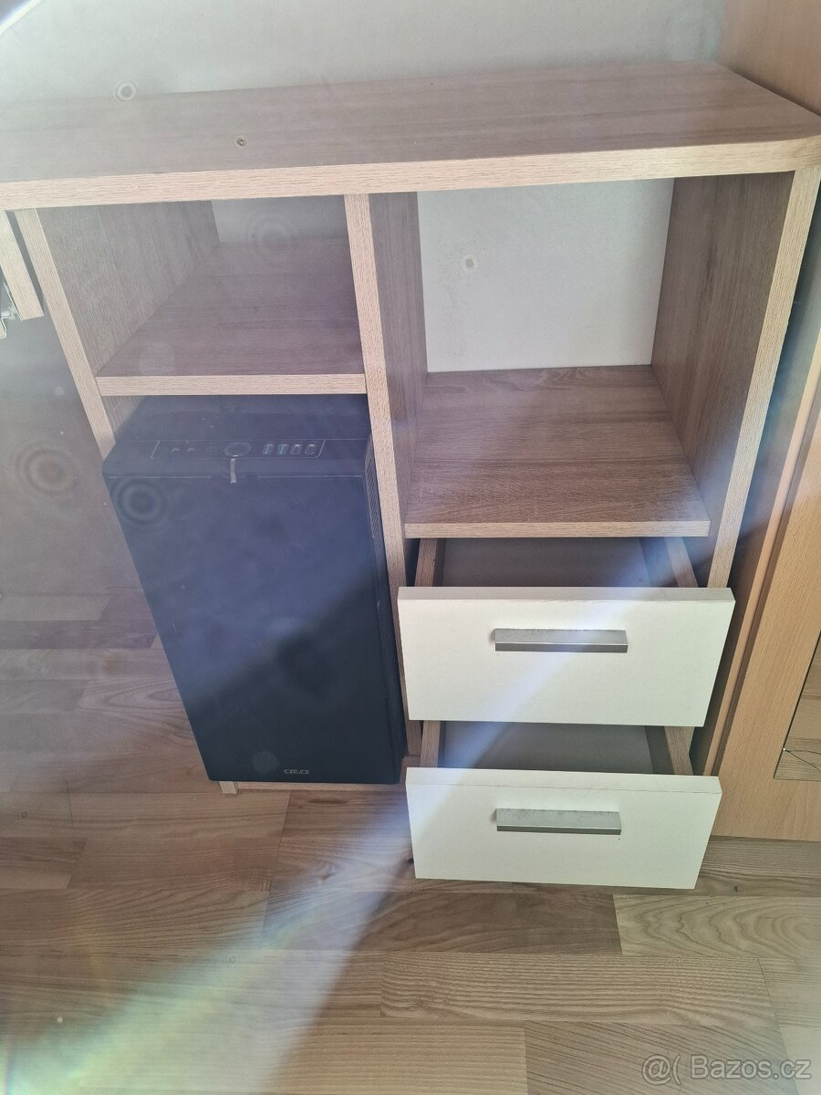 Rohový PC stůl - 6