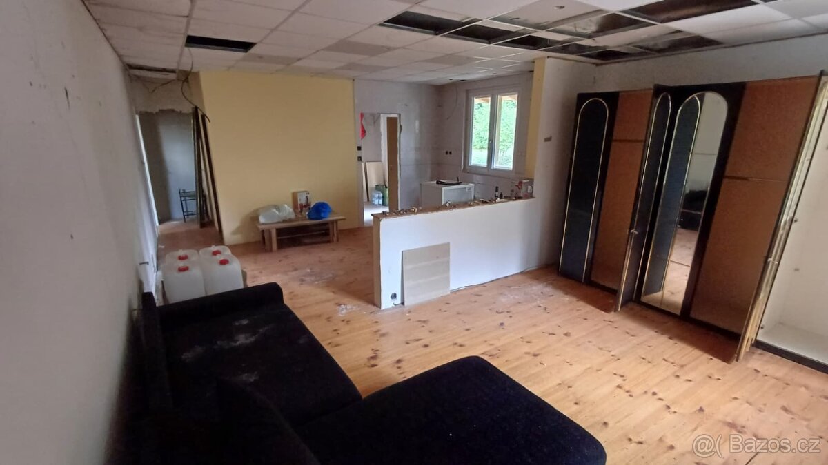 PRODEJ IDEÁLNÍ 1/3 POZEMKU S NEBYTOVÝM PROSTOREM A GARÁŽÍ - 6