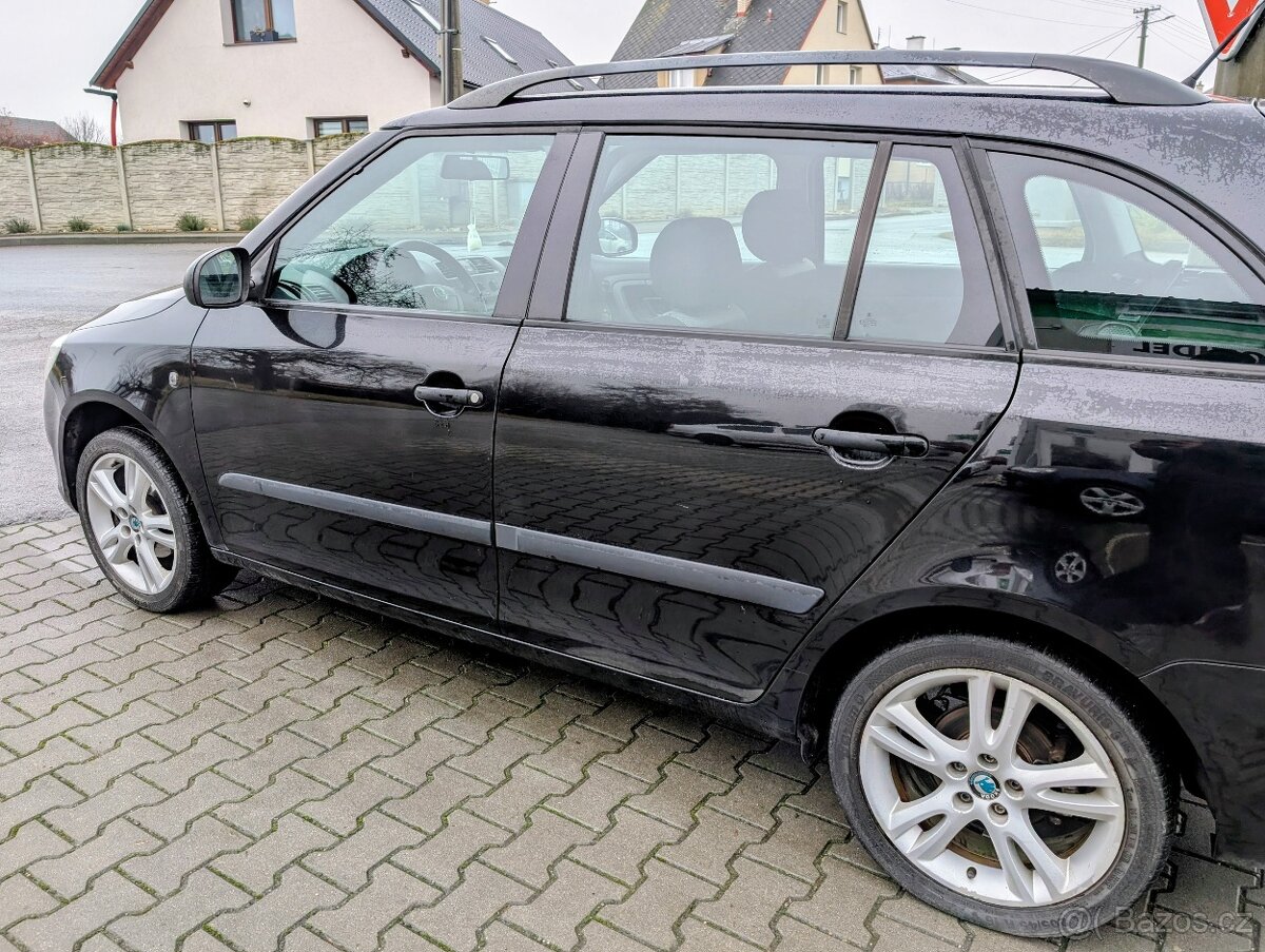 ŠKODA FABIA II COMBI 1.4 16V 63KW 2011 TAŽNÉ - 6