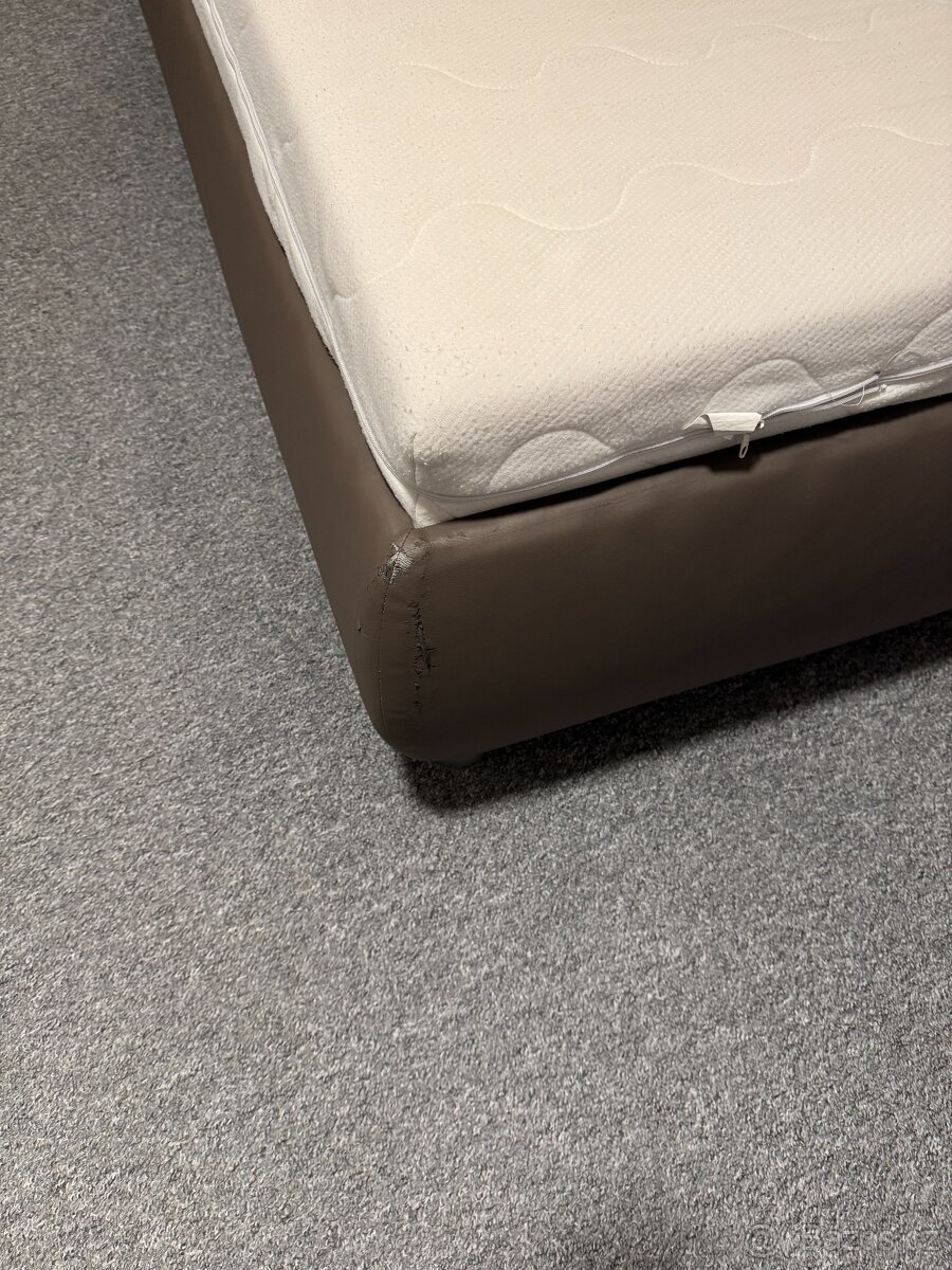 postel s úložným prostorem - 6