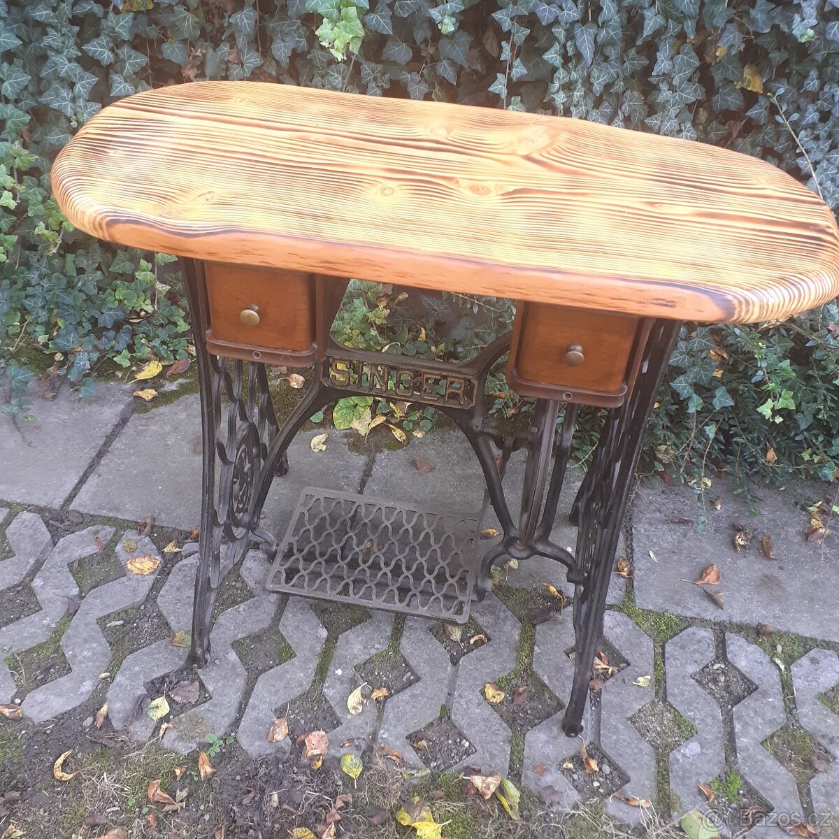 Stolek se šuplíky - 6