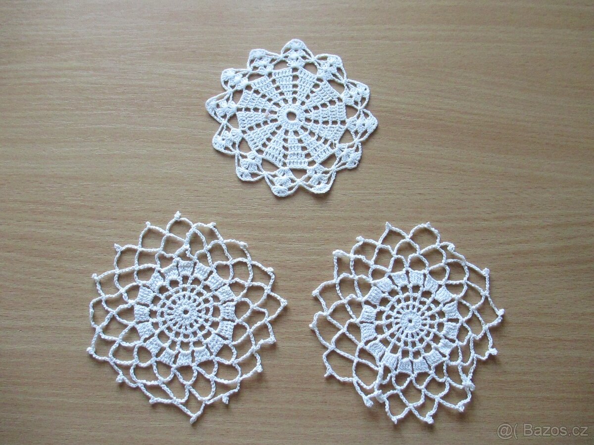 Háčkované krajkové dečky ruční práce - 6