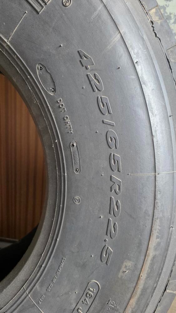pneu 425/65 R22,5 - 6