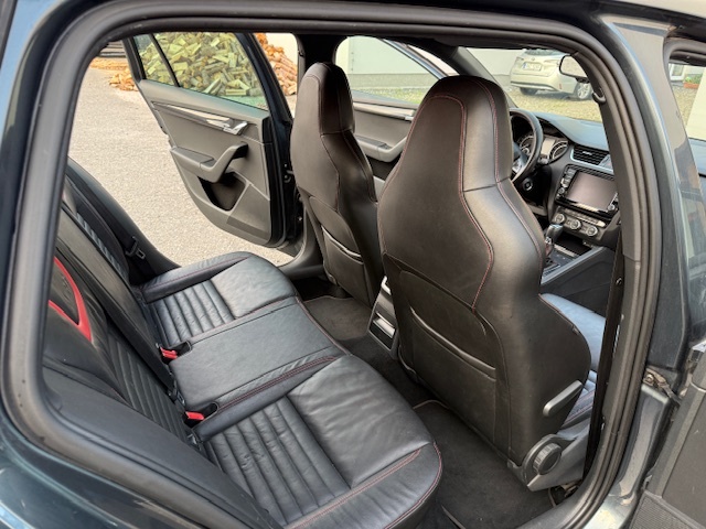 Škoda Octavia 3 Kombi RS 135 KW 4x4 - 6