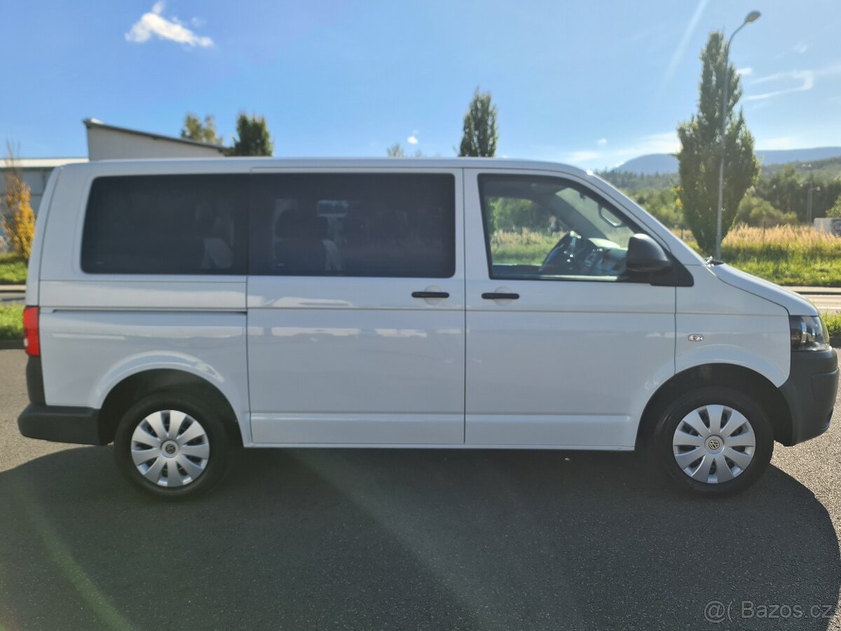 VW CARAVELLE T5 2.0 TDi 75-KW KLIMA 9-MÍST SERVISK 1.MAJ. - 6