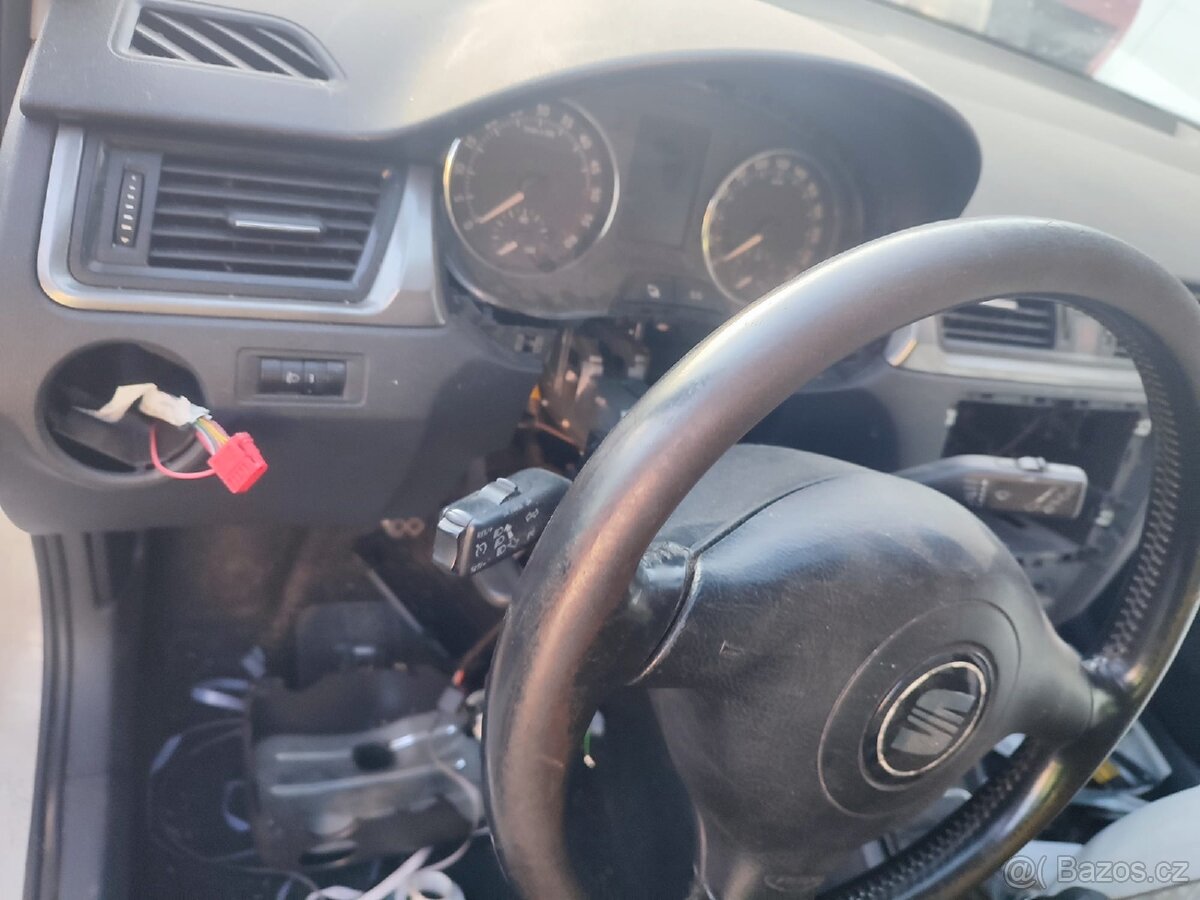 Škoda Rapid 1.6 tdi hatchback bílá barva - 6