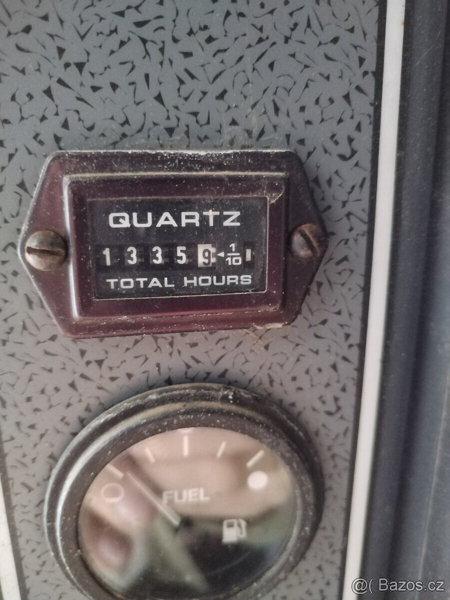 Smykový nakladač GEHL - 6