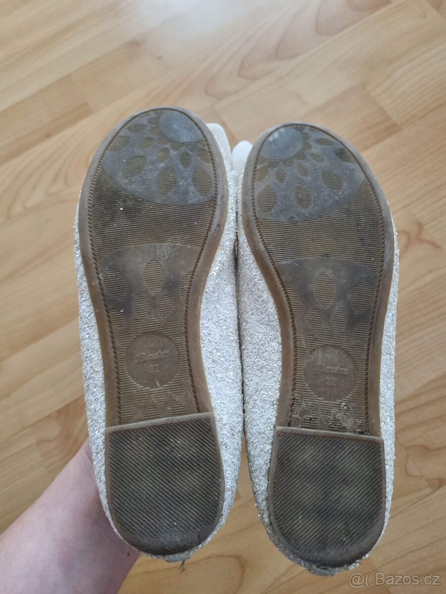 Dívčí balerínky Baťa - bílé s mašlí - vel. 32 - 6