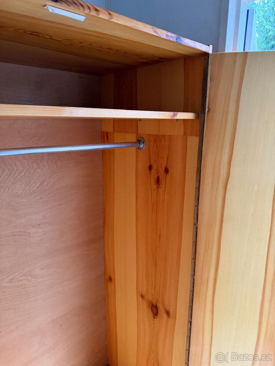 Skříně z dřevěného masivu - 6
