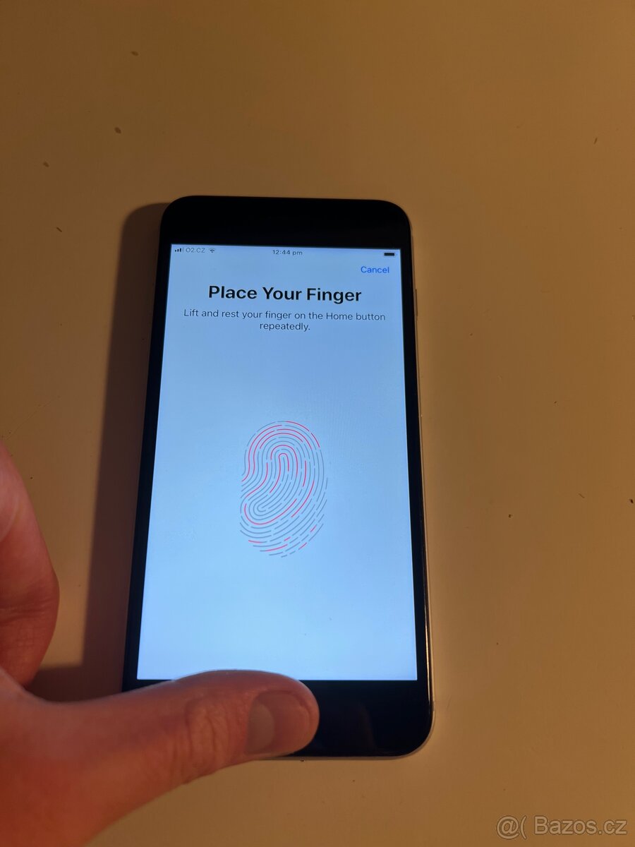 iPhone 6 Plus 64gb Sliver v dobrem stavu - 6