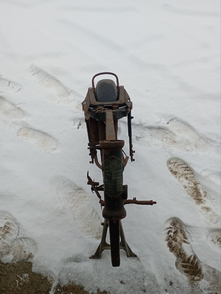 Jawa 350 kyvačka rám se štítkem - 6