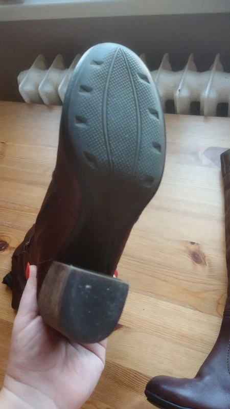 Prodám moc hezké hnědé kozačky nahoře s náplety - 6