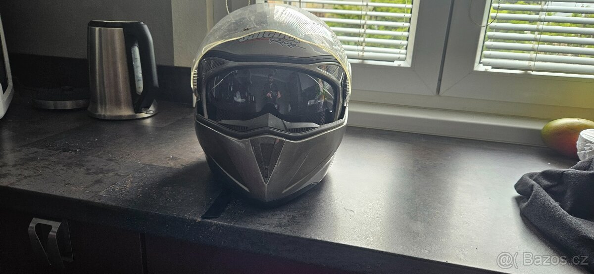 Prodám vyklápěcí helmu safebet - 6