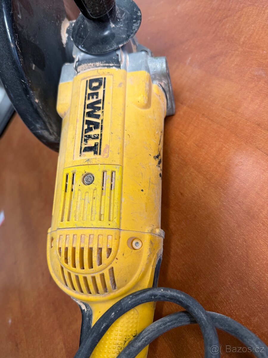 DeWalt s diamantovym kotoucem - 6