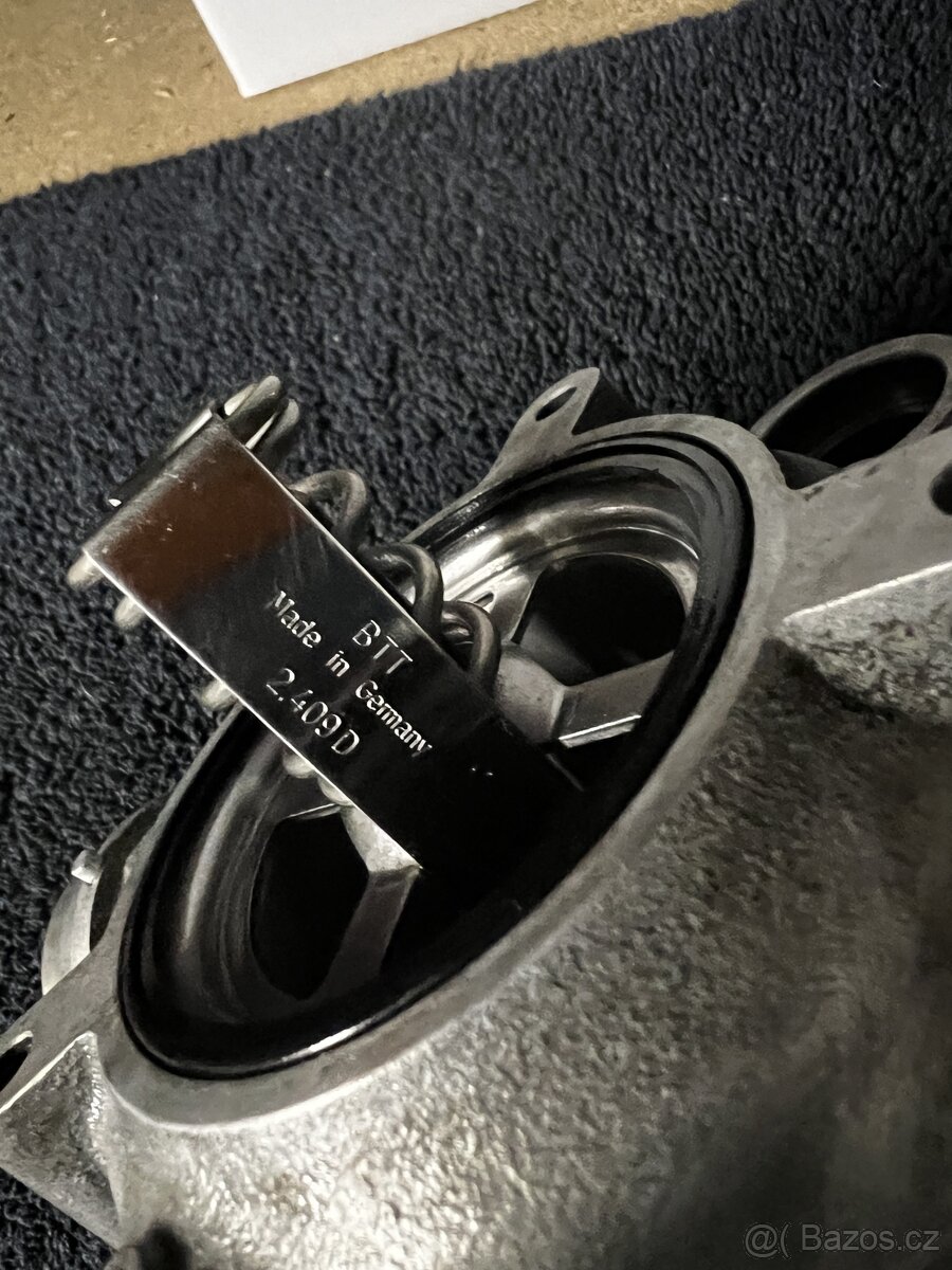 Tělo termostatu S85B50 V10 M5 M6 11537834271 - 6