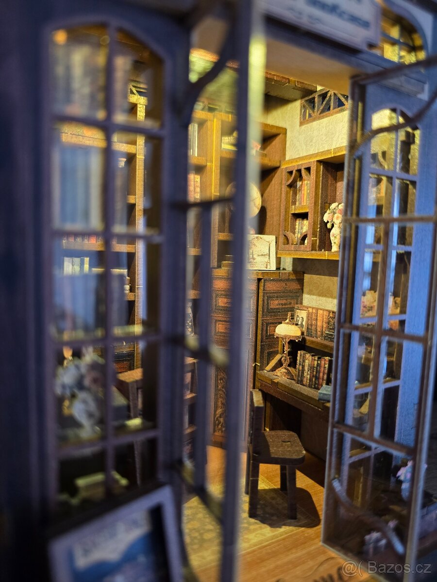 2. Dřevěná dekorace book nook - 6