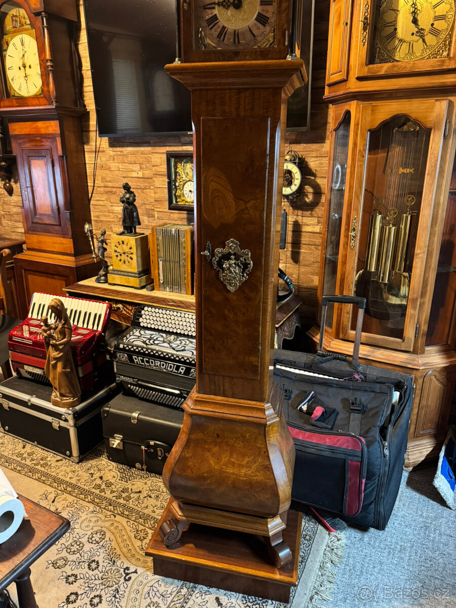 Prodám dvoje podlahové hodiny ve výborném stavu. - 6