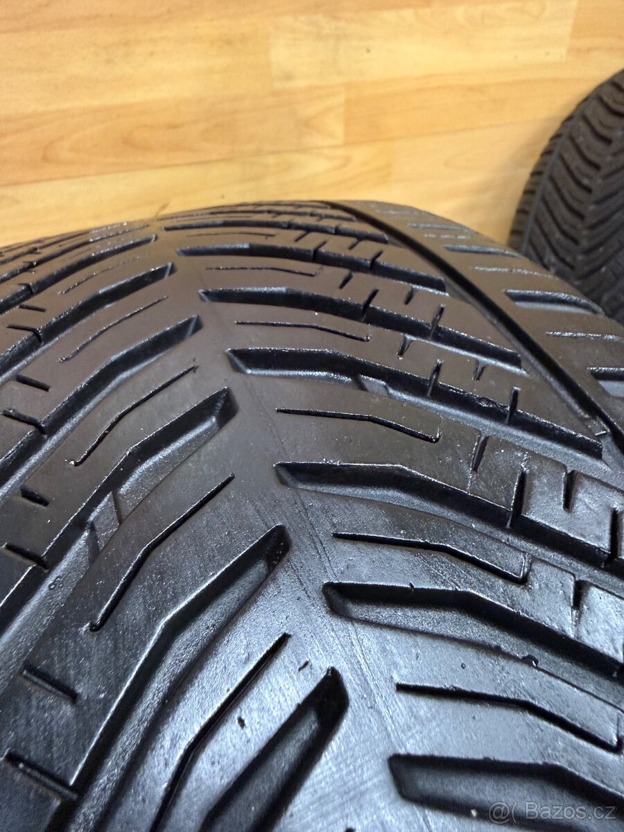 Celoroční pneu 225/40/18 - 6