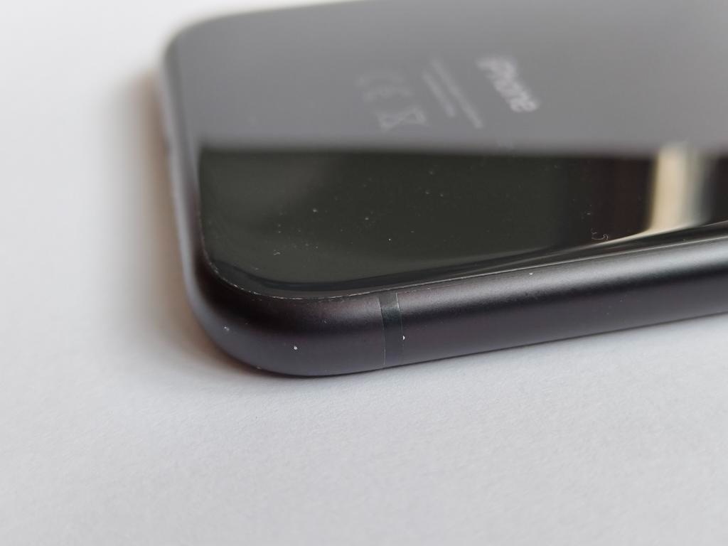 iPhone XR 64Gb black. Prodám zachovalý používaný iPhone XR v - 6