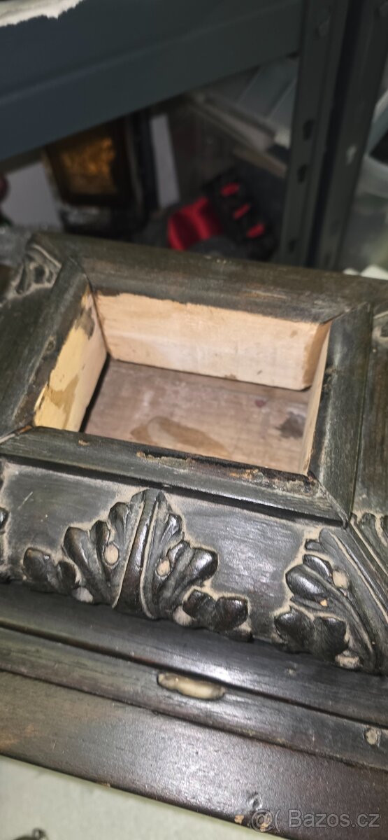 Hodně stará schránka/skříňka/ - 6