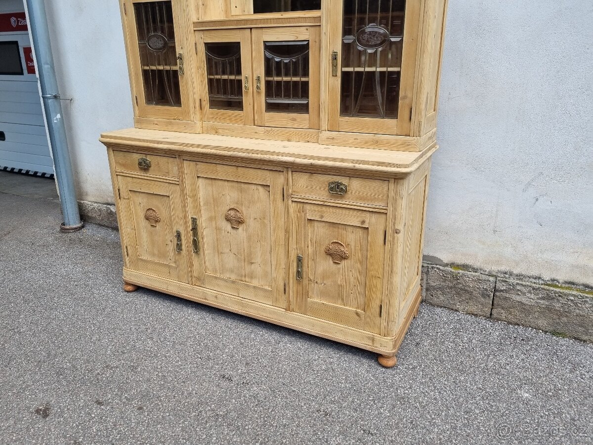 VELICE KRÁSNÁ VELKÁ SMRKOVÁ KREDENC PO RENOVACI - 6