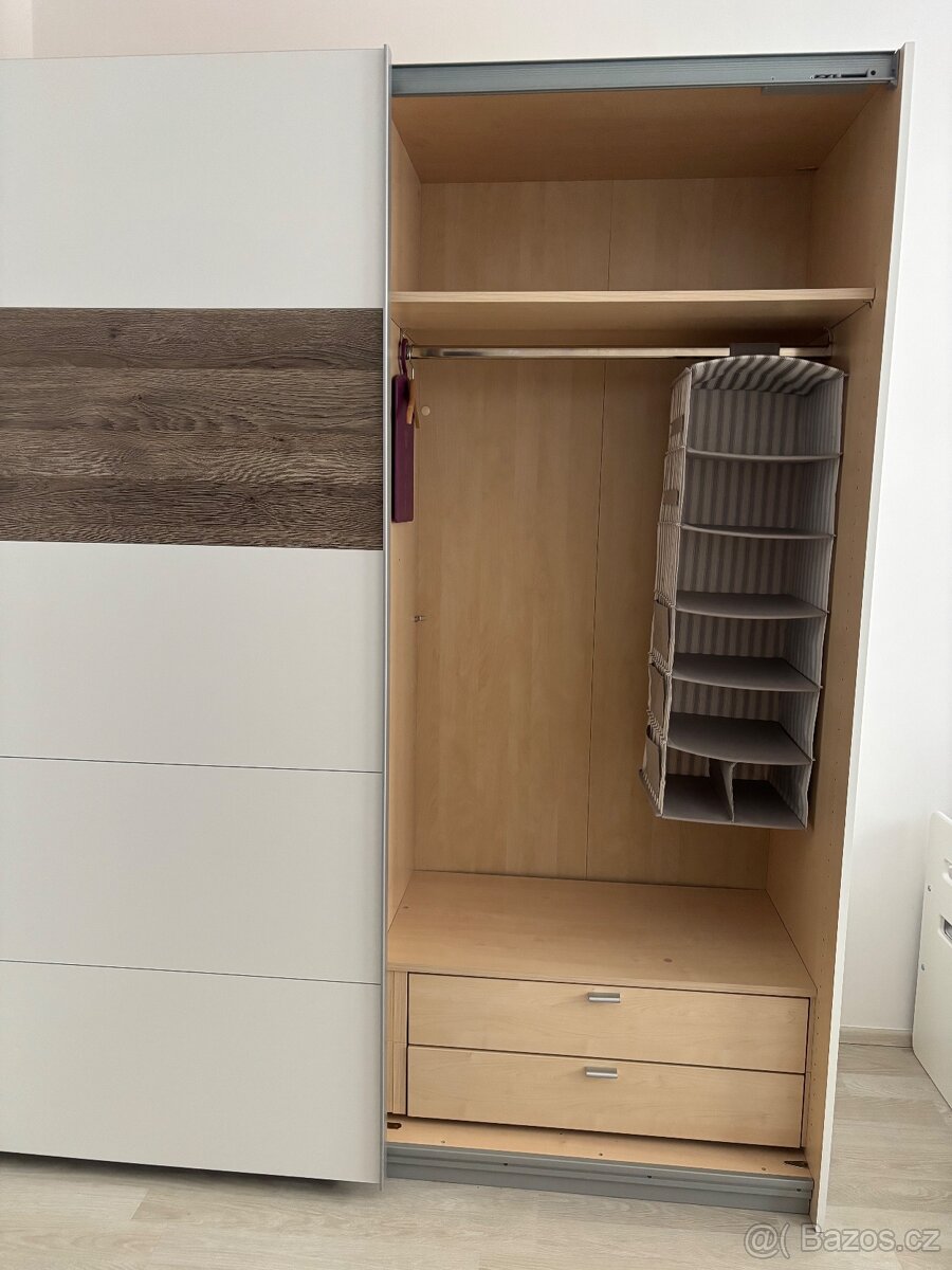 Velká šatní skříň - 6