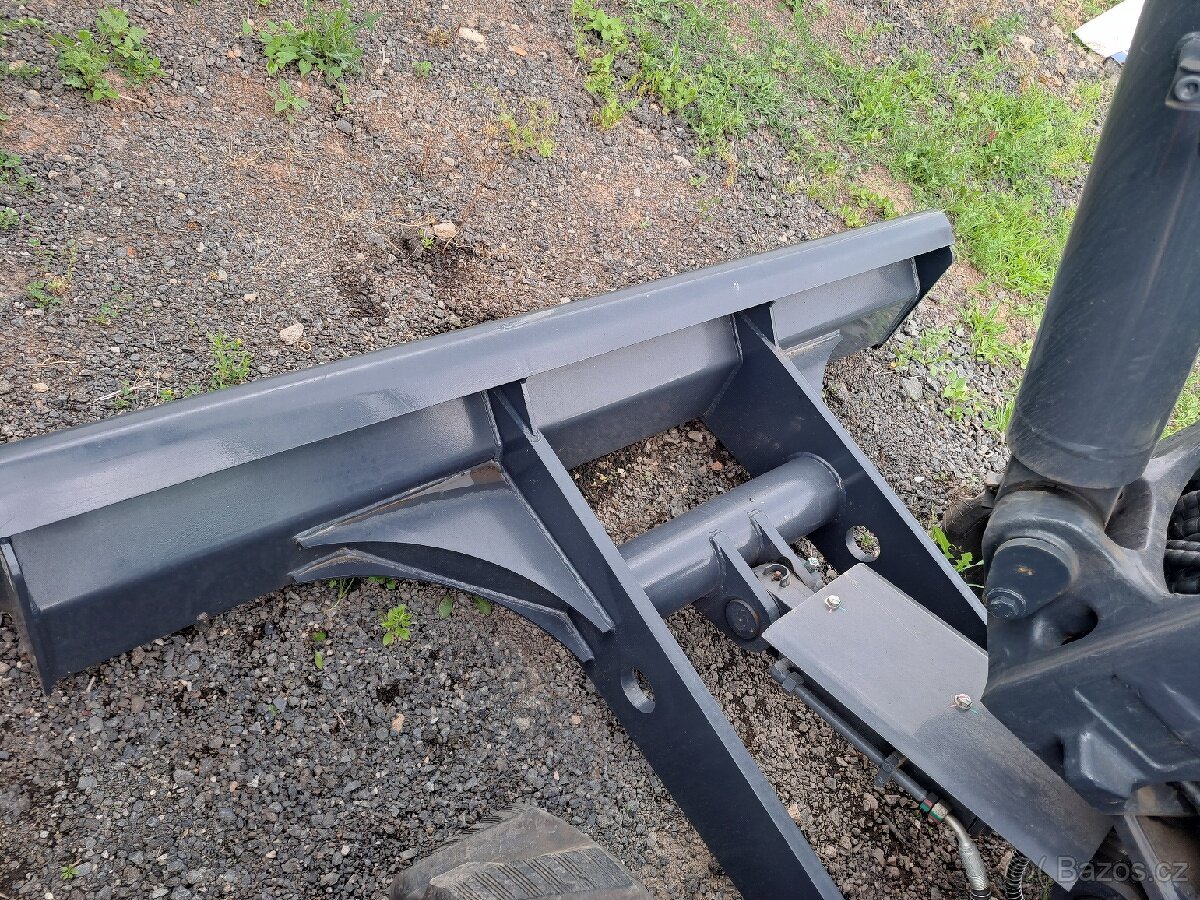 RYPADLO BAGR SUNWARD KUBOTA 6000KG AKCE - 6