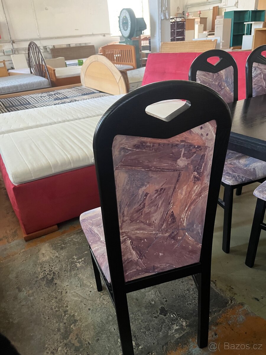 Jídelní stůl se židlemi - 6