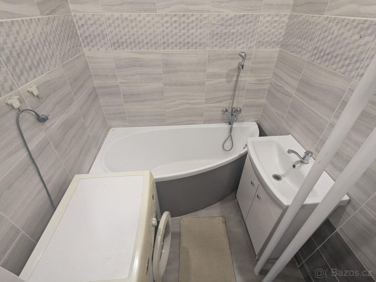 Pronájem bytu 2+1, M. Švabinského 618, Bílina - 6