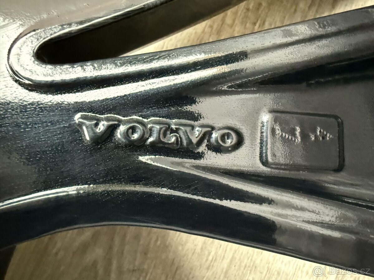 R18 ZIMNI KOLA VOLVO XC60 235/60/18 DOT2025 99,9% - 6